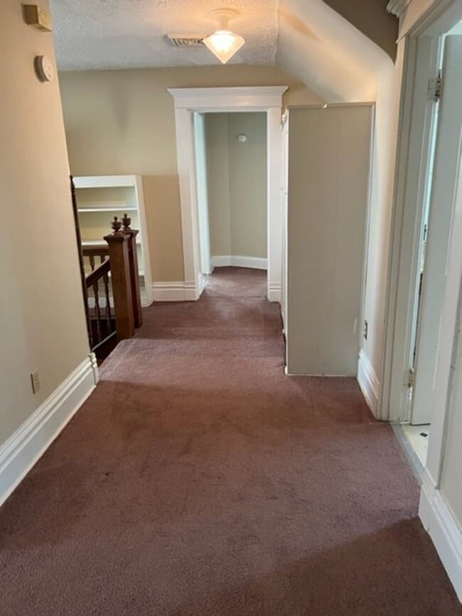 Building Photo - Beautiful 4 Bedroom 2 Bath House now Avail...