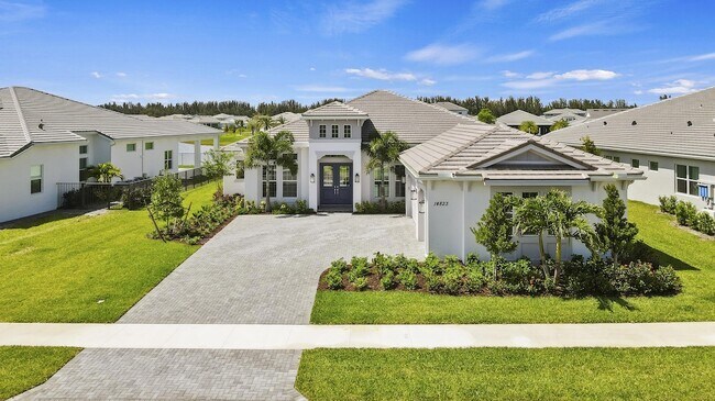 Building Photo - 14823 Wildwood Cir