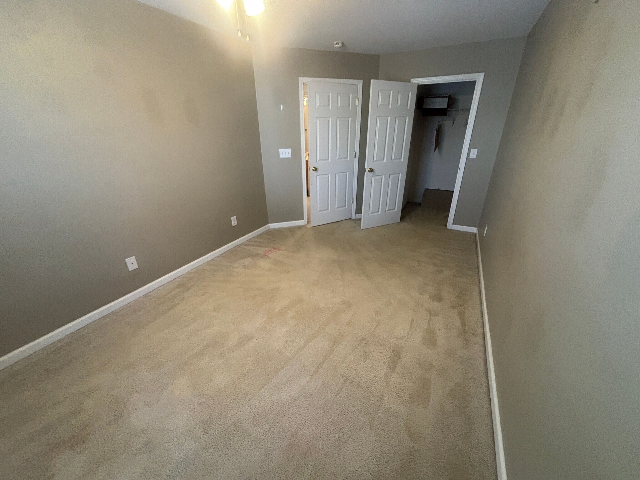 Building Photo - Room in Townhome on Ivory Run Way