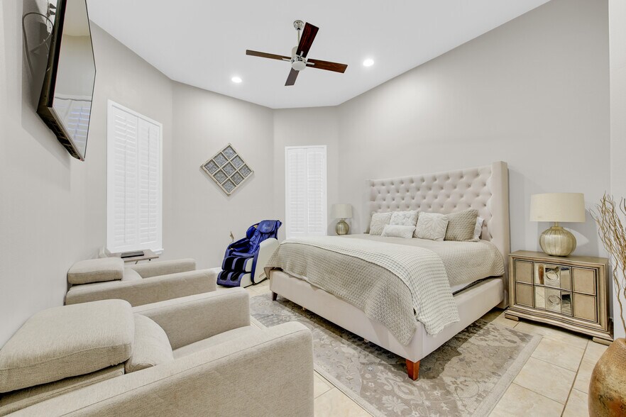 Building Photo - 5706 N 3rd Ln