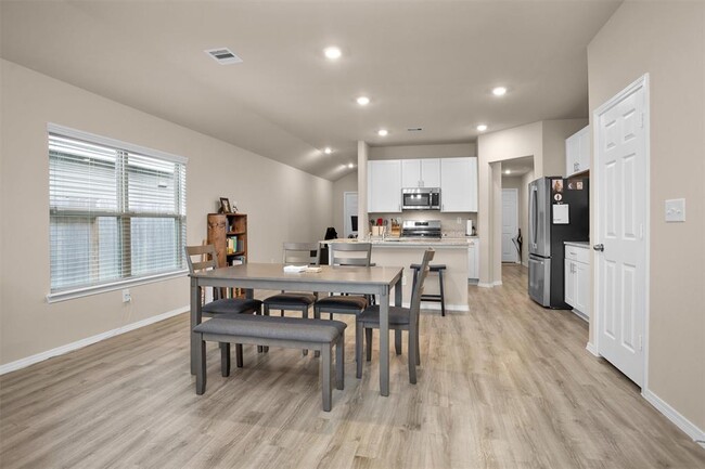 Building Photo - 14211 Sedona Rdg Dr
