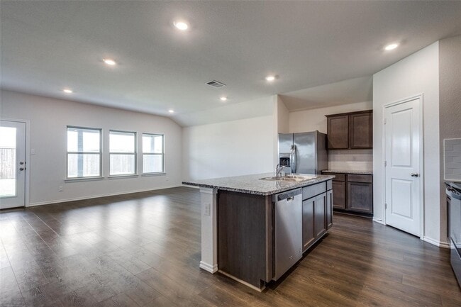 Building Photo - 808 Saddle Horn Way