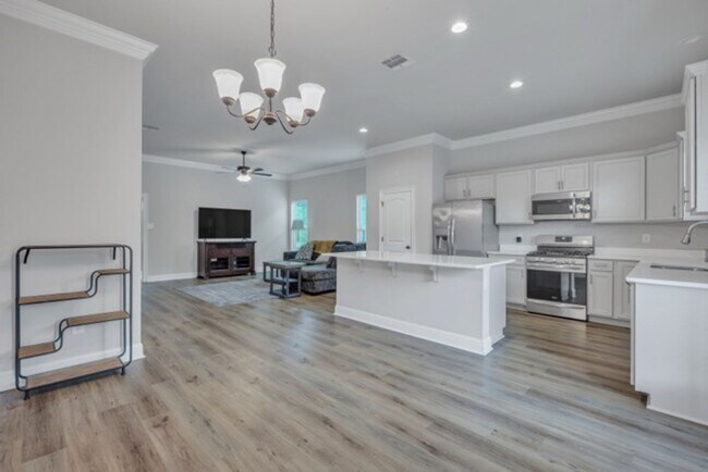 Building Photo - 4 Bedroom House Near LSU on Burbank