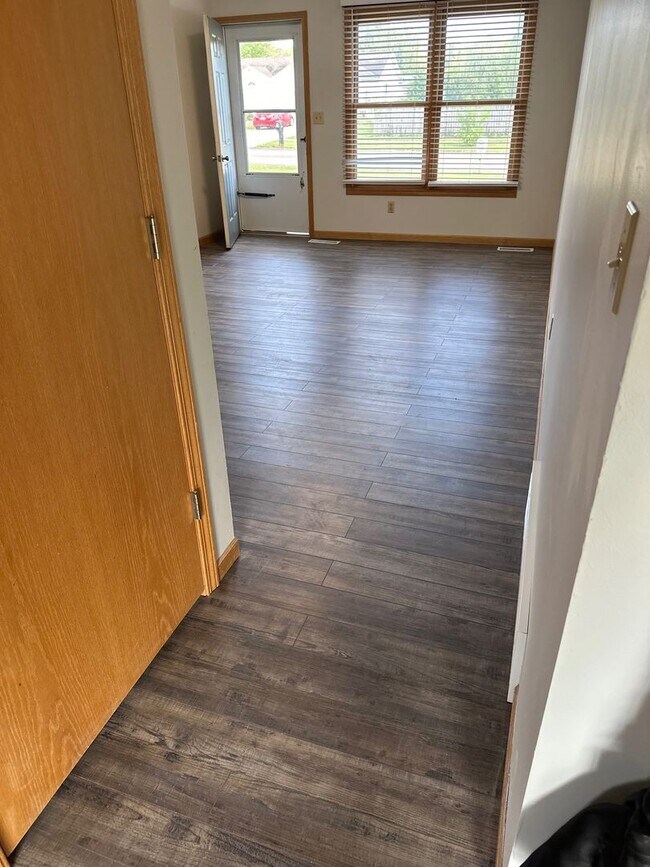 Building Photo - 6583-6585 Niagara Cir.