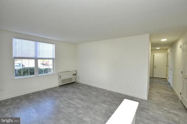 Building Photo - 125 Roosevelt Blvd