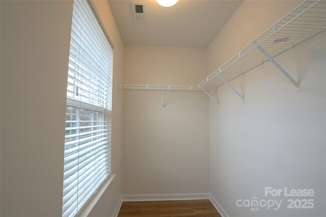 Building Photo - 9510 Birkwood Ct