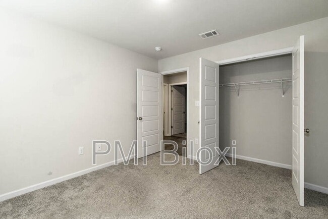 Building Photo - 1005 Enclave Cir