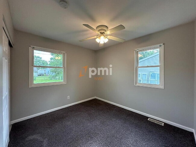 Building Photo - 380 Lahonda Dr