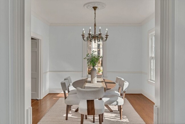 Building Photo - Luxury unfurnished 4BR/4.5BA Tudor in Belle Meade Links.