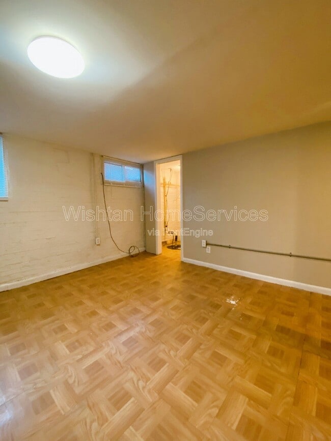 Building Photo - 236 W Washington St