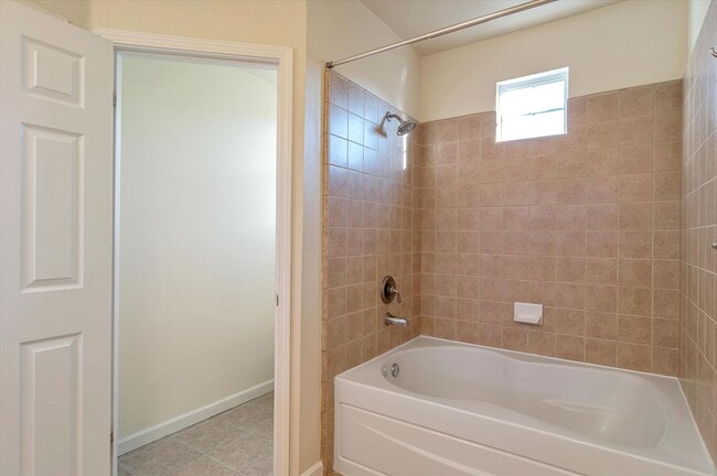 Building Photo - 581 Bridgeport Terrace