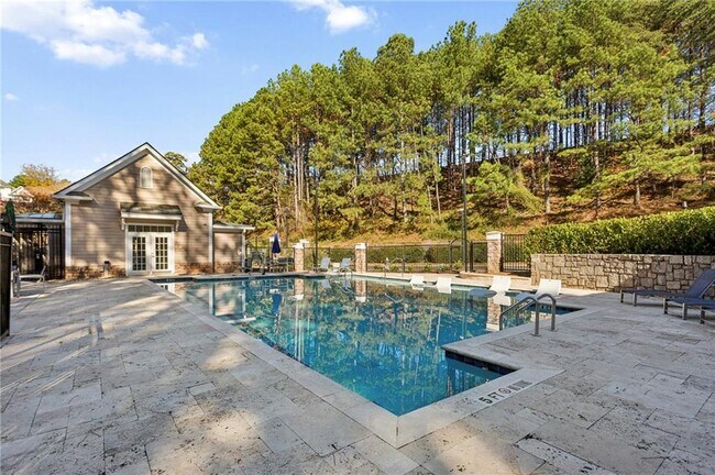 Building Photo - 2400 Cumberland Pkwy SE