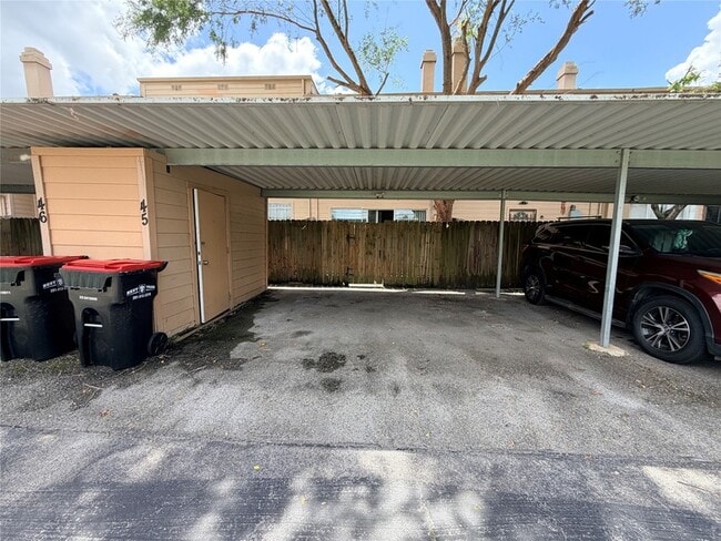 Building Photo - 7700 Creekbend Dr