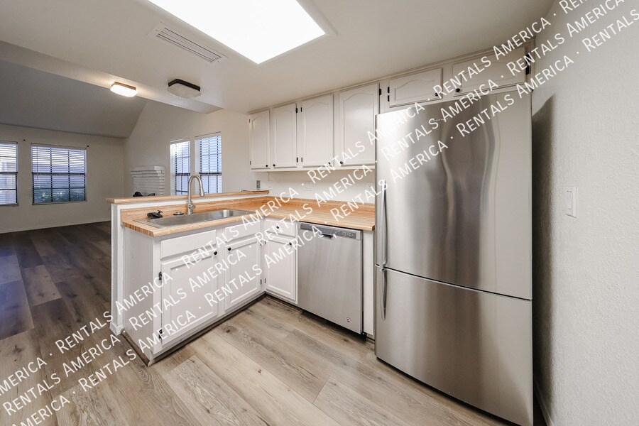 Building Photo - 6609 W Kingston Ln