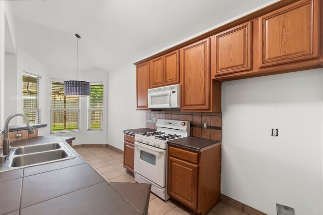 Building Photo - 19311 Twin Buttes Dr