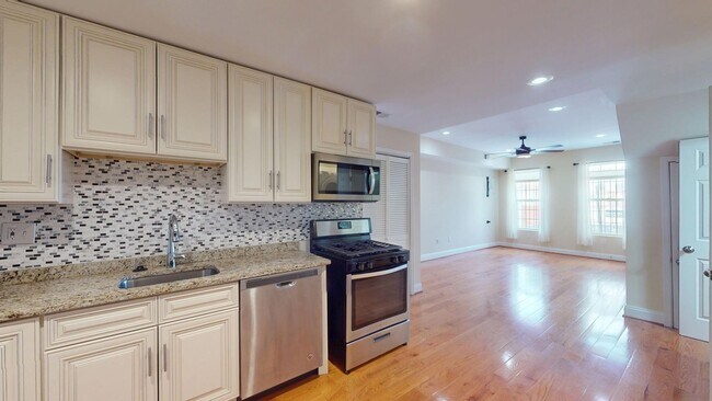 Building Photo - 652 Newton Pl NW