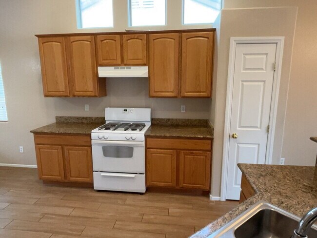 Building Photo - 3-Bed Oasis with 2.5 Baths in North Las Vegas – 1501 Sq Ft of Comfort Await!