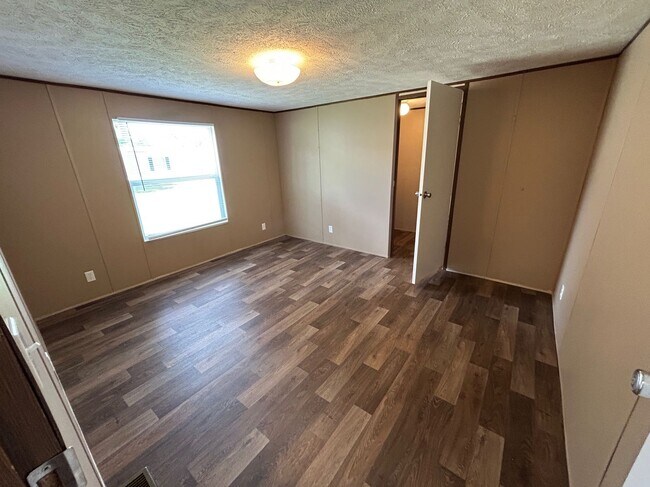 Building Photo - 1505 Nancys Dr