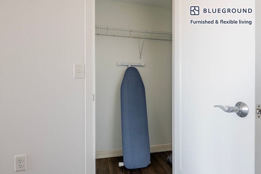 Building Photo - 245 Walnut St