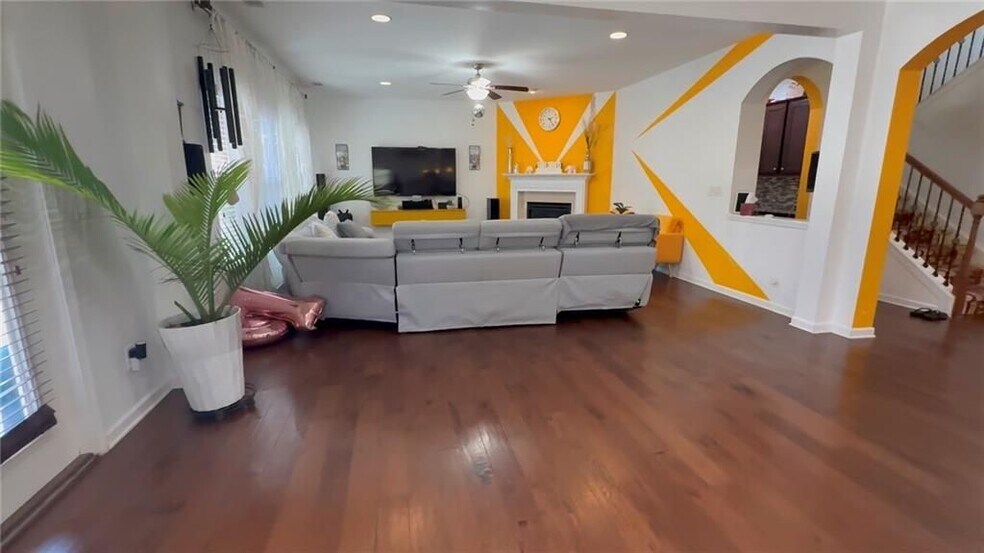 Building Photo - 6940 Rocking Horse Ln