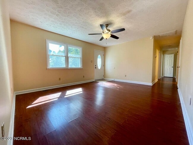 Building Photo - 3804 Brandywine Dr