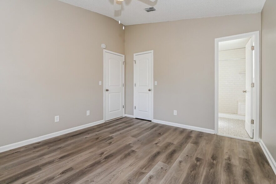 Building Photo - 12325 Mastin Cove Rd