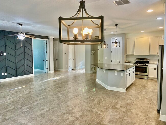 Building Photo - 30 Paradise Valley Dr