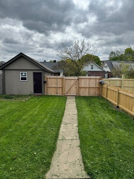 Building Photo - 1124 Bellaire Ave