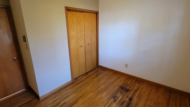 Building Photo - 433 Kenmore St