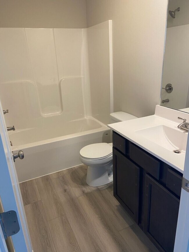 Building Photo - Luxury Newer Construction Home with Attached 2 Car Garage!