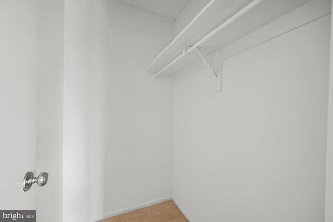 Building Photo - 307 Yoakum Pkwy