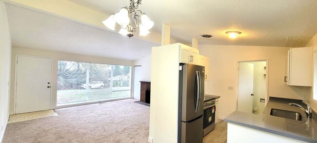 Building Photo - Updated  3 BED 1BA Shoreline Rambler