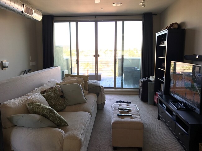 Building Photo - Beautiful Property with Contemporary Flair