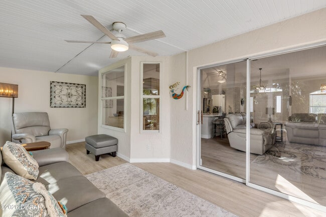 Building Photo - 646 S Pine St