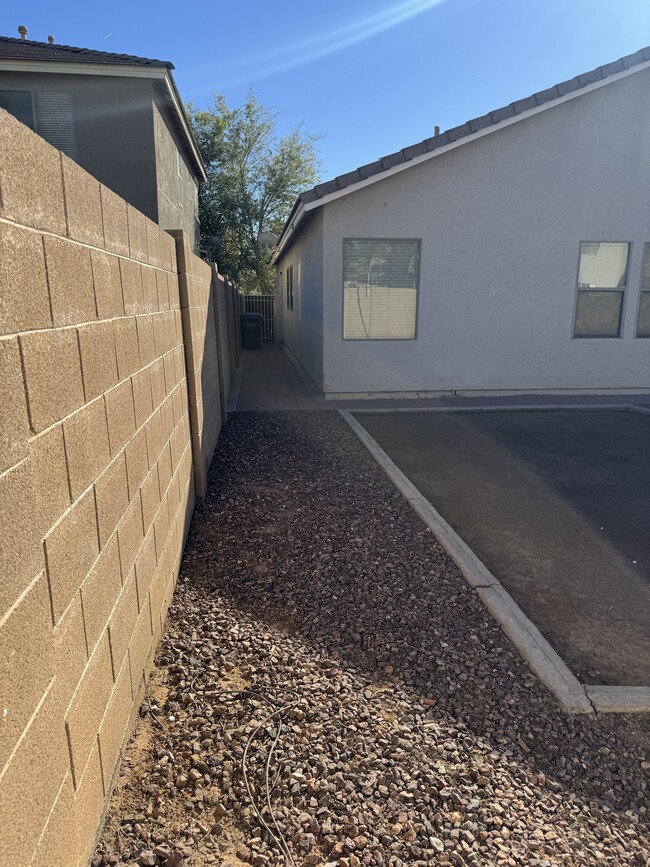 Building Photo - 8712 W Hammond Ln