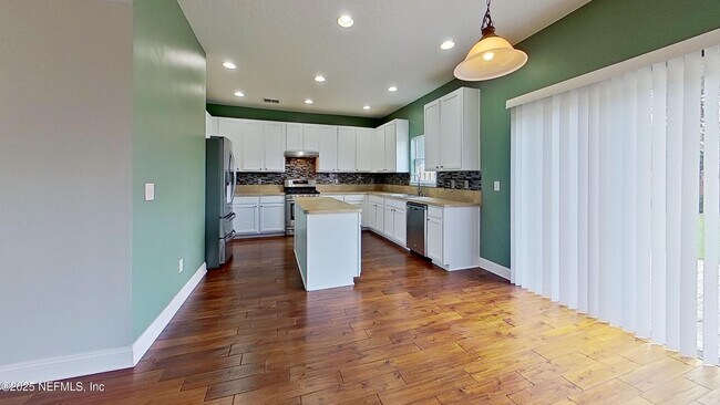 Building Photo - 14482 Falling Waters Dr