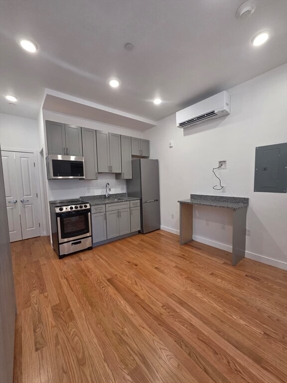 Building Photo - 165 Hawthorne St