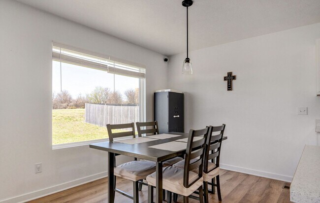 Building Photo - Charming 3 bedroom in Nixa schools!