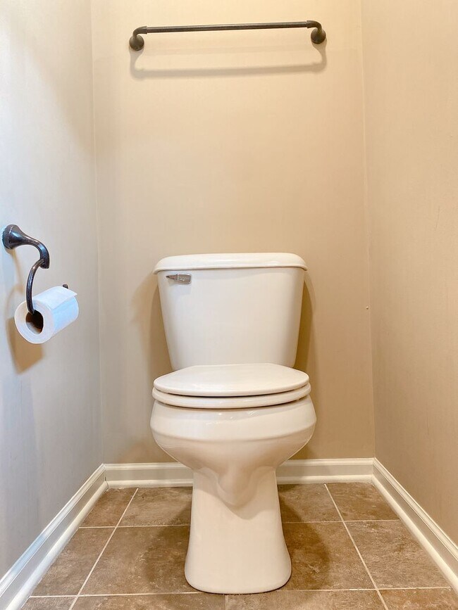 Building Photo - Beautiful & Nearly new SW Chalco area 4 be...