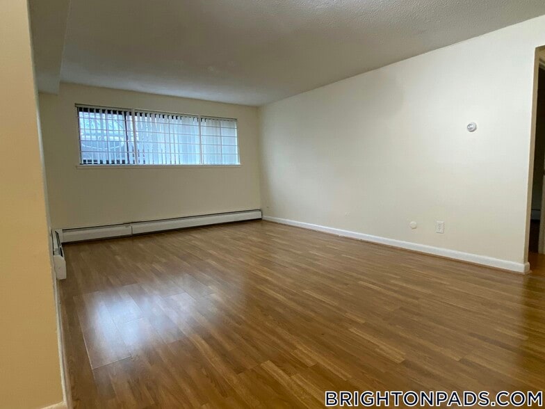 Building Photo - 122 Dustin St