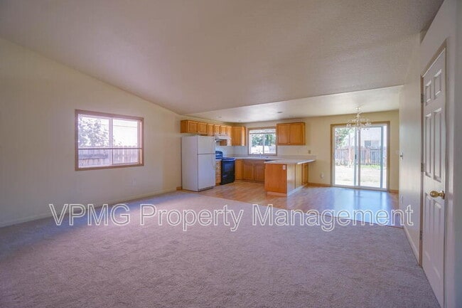 Building Photo - 3107 NE 148th Ave