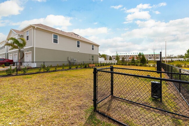 Building Photo - Crimson Ave, Avalon Woods