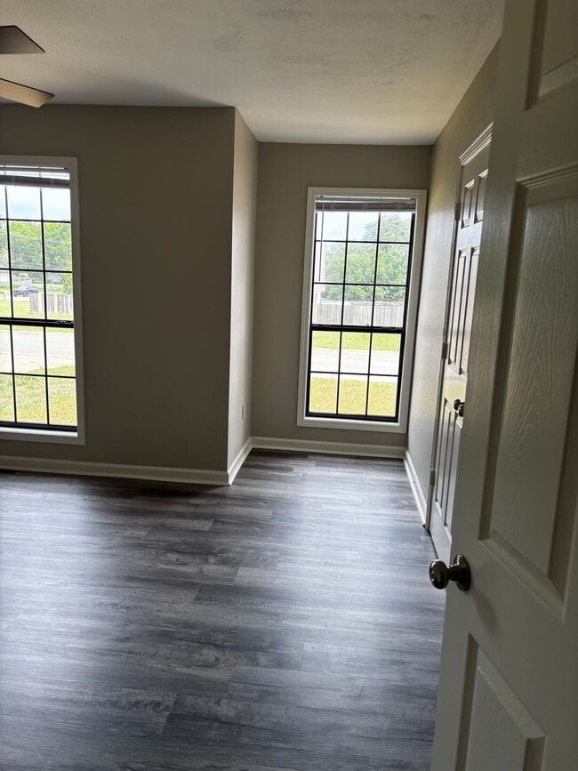 Building Photo - 4 Bedroom Home Within Minutes from NEA Hospital