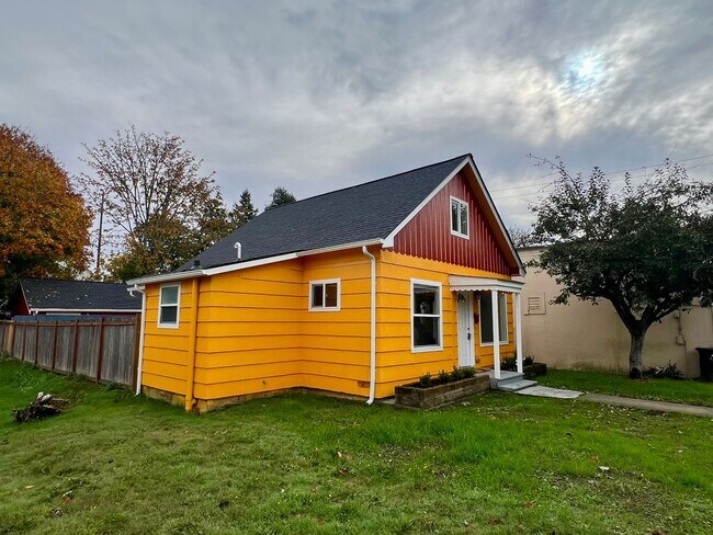 Building Photo - Fully Remodeled 1 BD + Loft