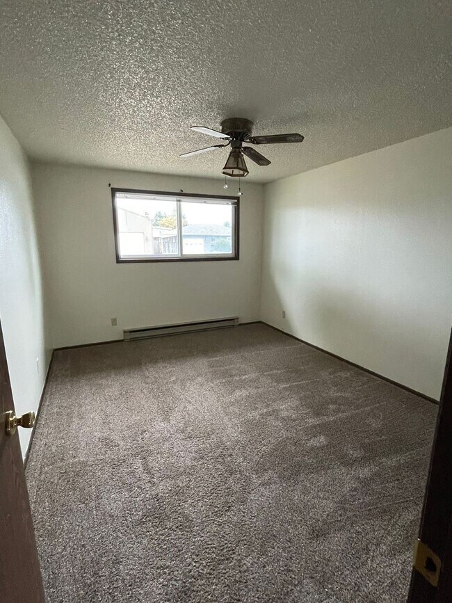 Building Photo - 2081