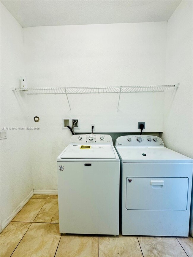 Building Photo - 3956 Poinciana Ln