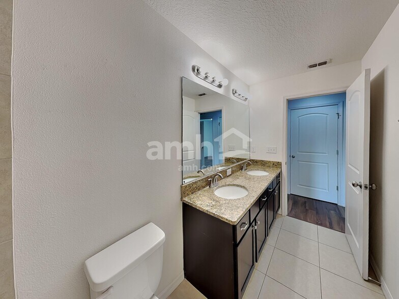 Building Photo - 11621 Winterset Cove Drive