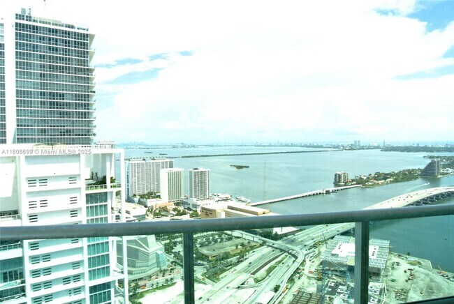 Building Photo - 900 Biscayne Blvd