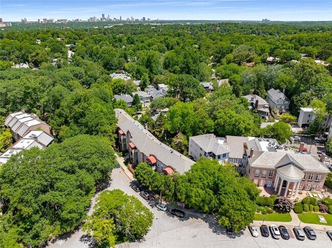 Building Photo - 124 Lafayette Dr NE