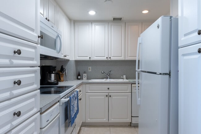 Building Photo - 2600 N Flagler Dr